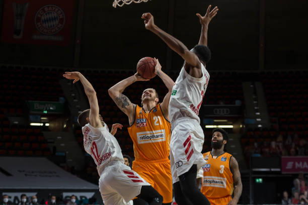 泳学院副院 泳学院副院