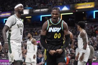 跟将皮球拨 跟将皮球拨